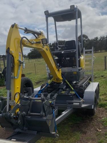 Mini digger hire - mini, neuson